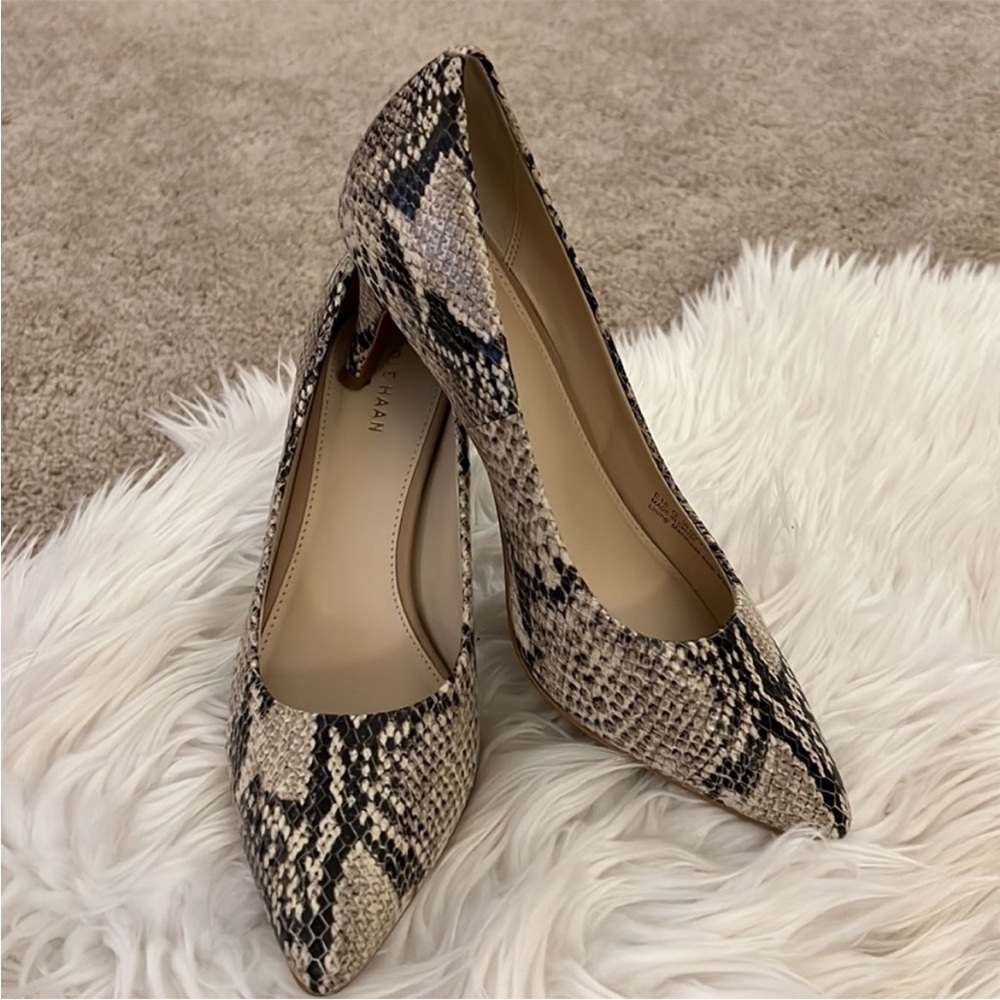 Cole Haan Womens Pointed Toe Snakeskin Pumps Heels sz 7B cream white gray black